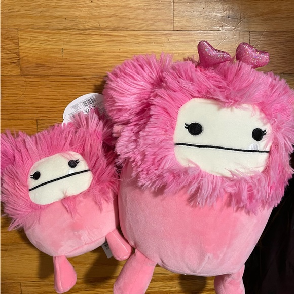 Bigfoot Squishmallows Caparinne - Picture 2 of 2